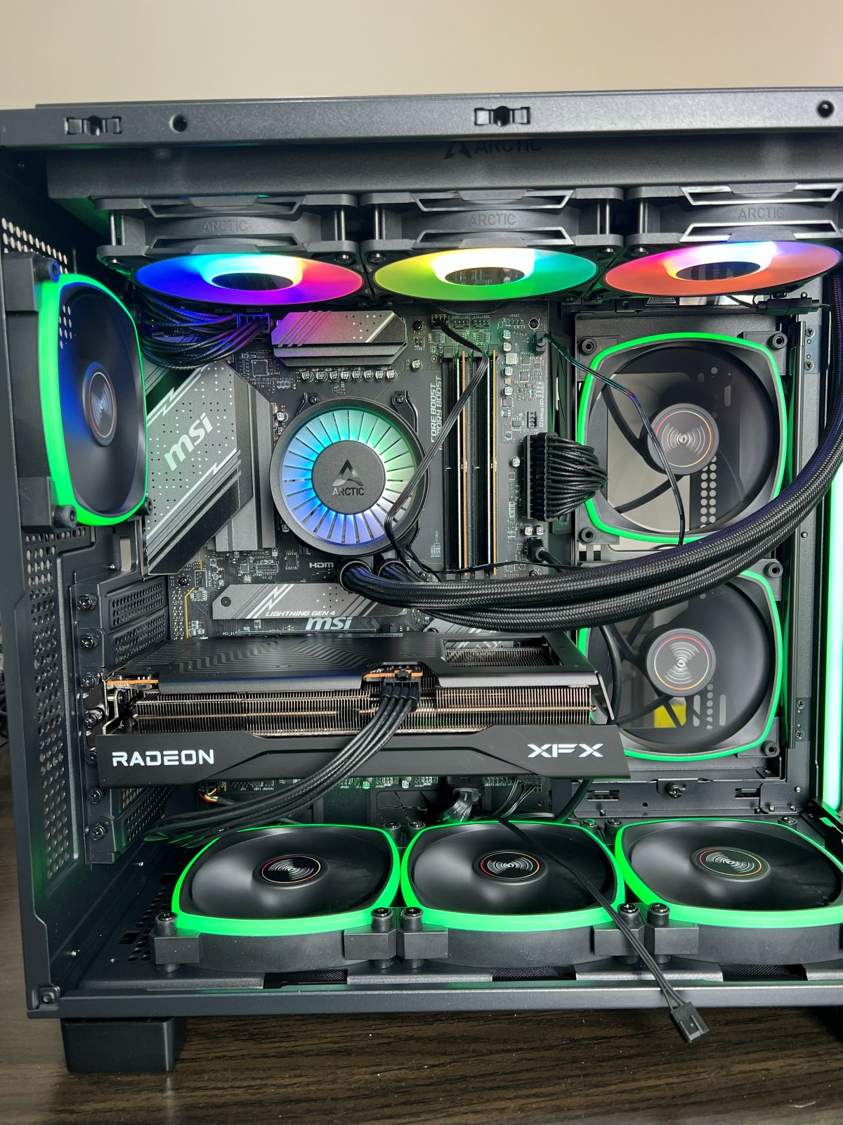 Cable routing kept clear of the memory, graphics card and drive bays, so each can be reached without dismantling the rest.