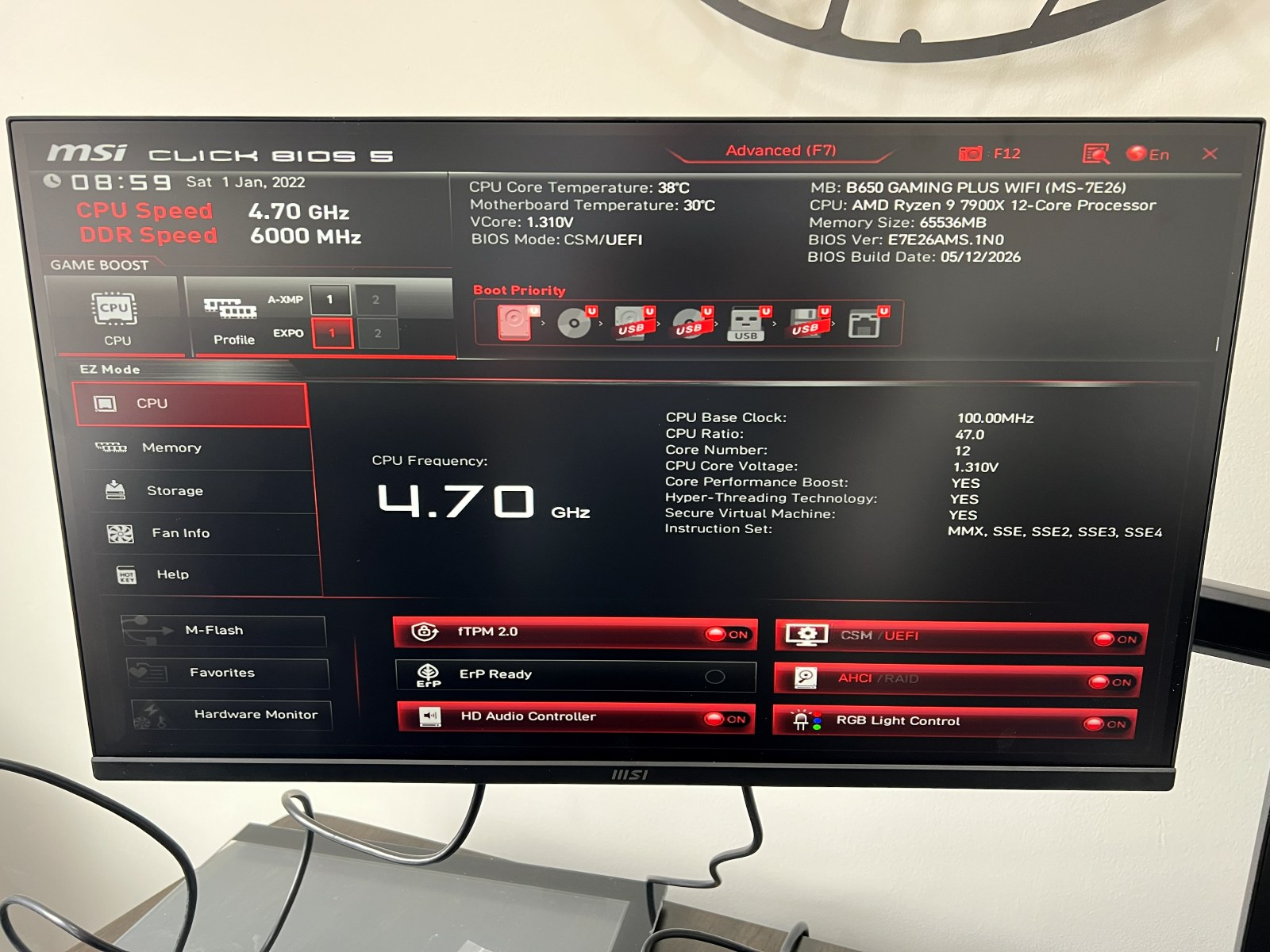 Validation: 64 GB running at the full 6000 MT/s with EXPO Profile 1 enabled, processor at 4.70 GHz across 12 cores, 38 C at idle. Without the profile this memory would default to 4800 MT/s.